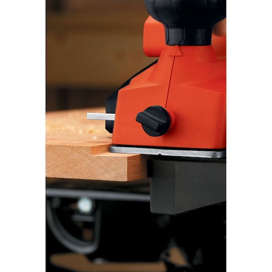 Close-up photo of BLACKDECKER electric planer 7698K in use on wood edge.